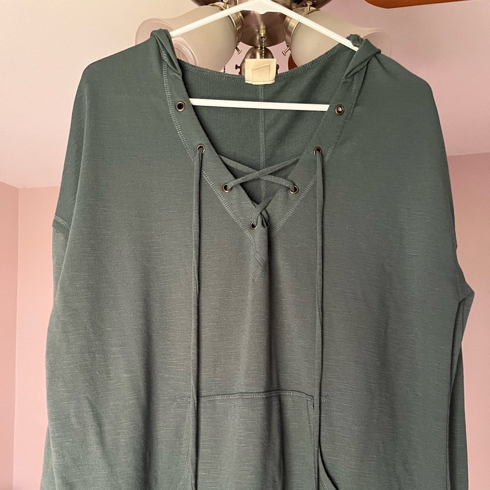 brand: mossimo supply co-size:XL-worn once, like new.